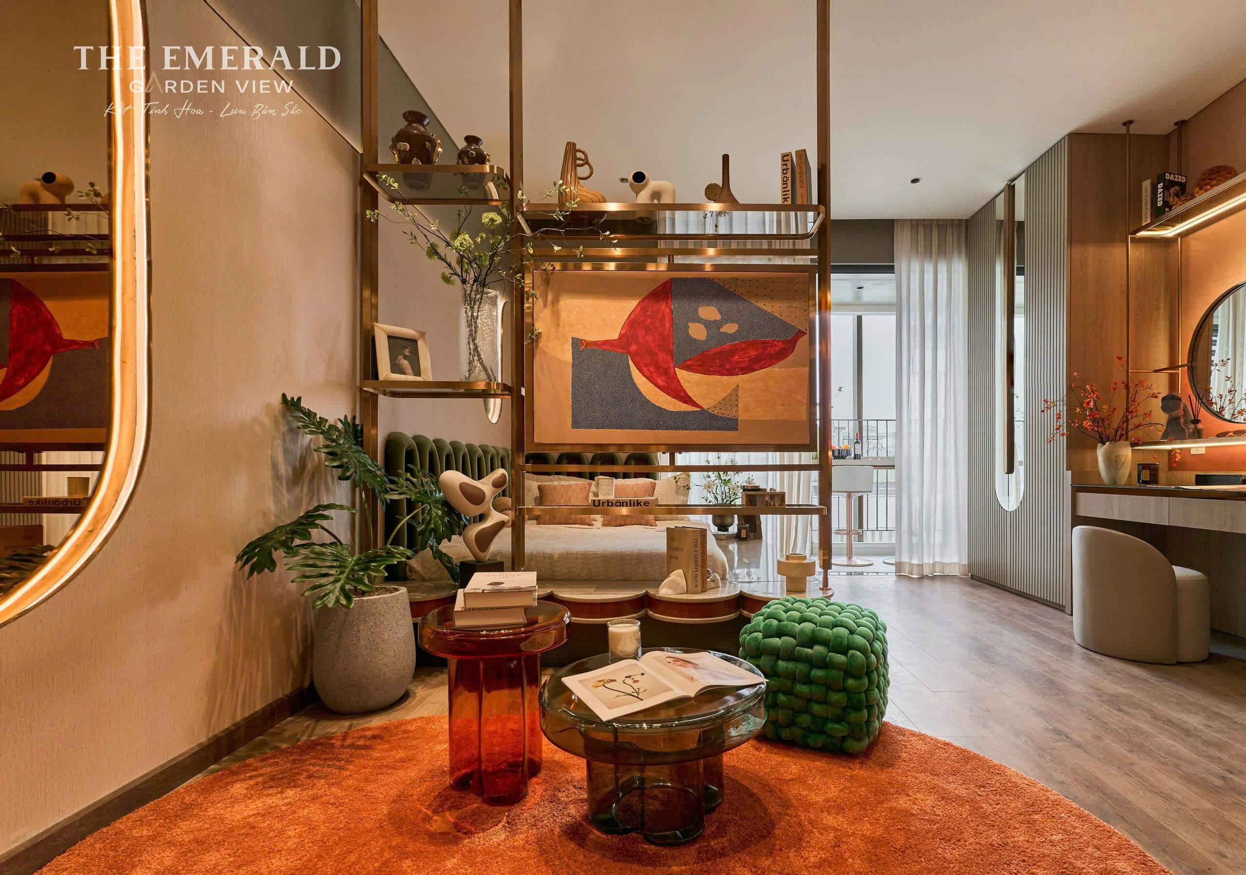 Phòng ngủ căn hộ studio tại The Emerald Garden View với vách ngăn trang trí nghệ thuật